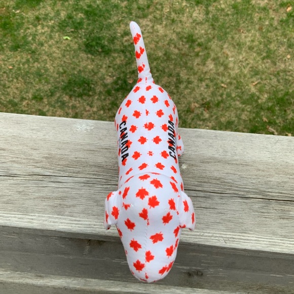 PINK VICTORIA SECRET Canada Leaf Print Limited Edition Stuffed Plush Dog NEW - Picture 5 of 12